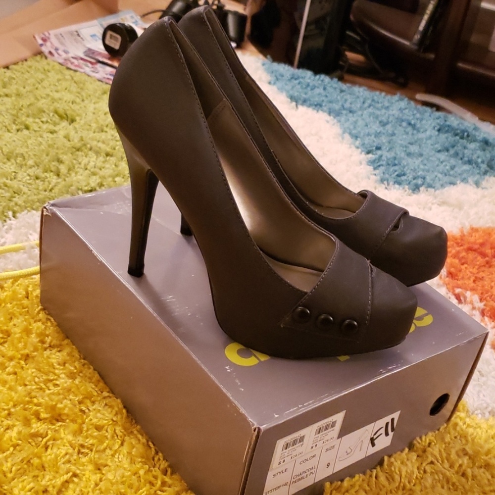 Charlotte Russe Charcoal Pebble Pump